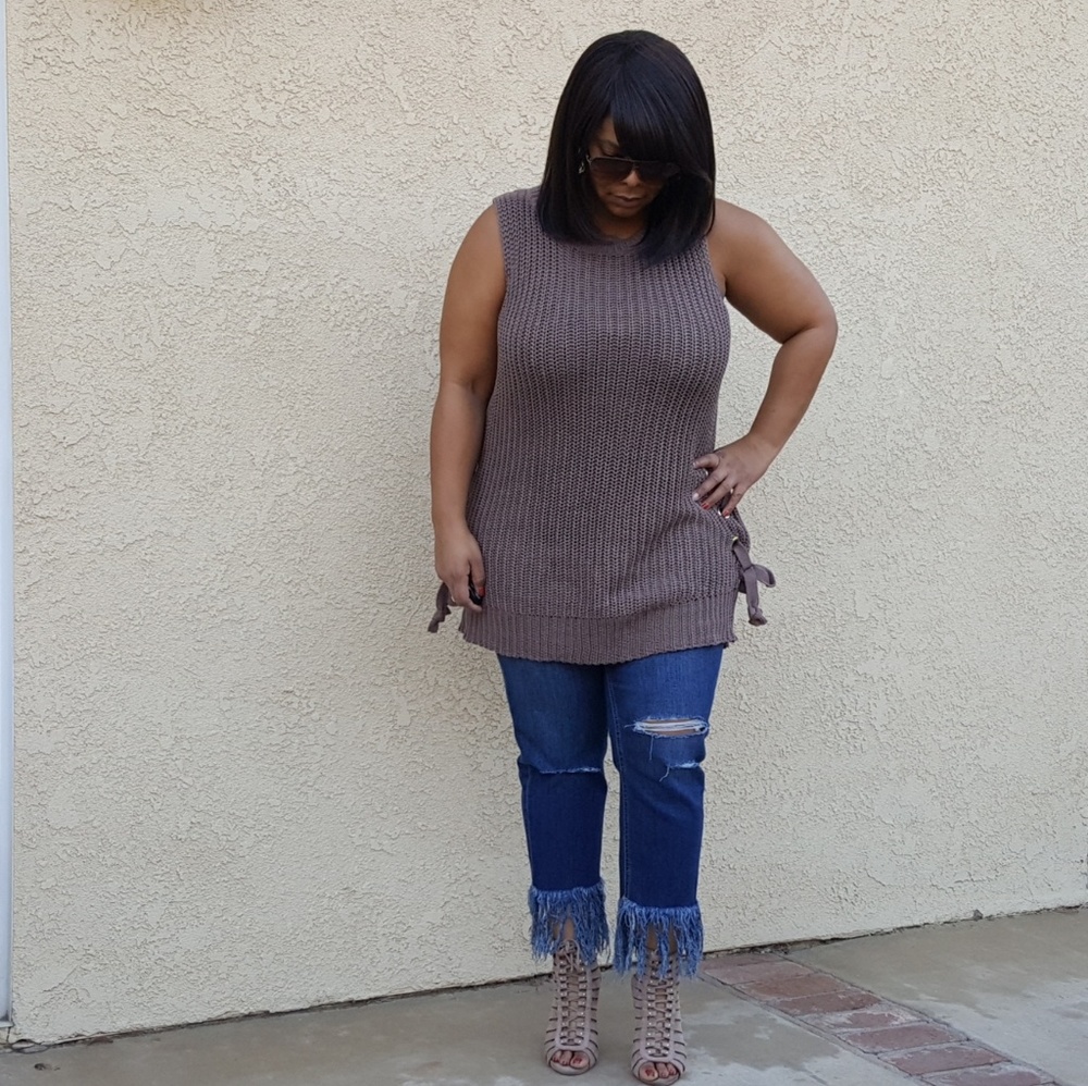 SLEEVELESS SWEATER TUNIC SWEATER RUNS BIG